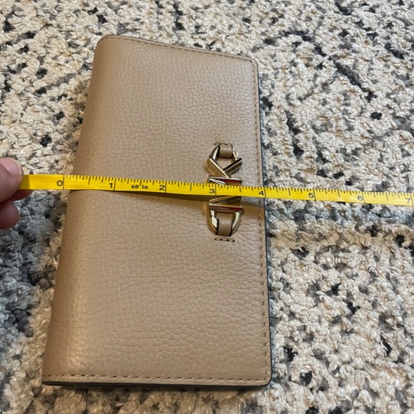 Michael Kors IZZY CAMEL LG SLIM WALLET LEATHER - Picture 7 of 7